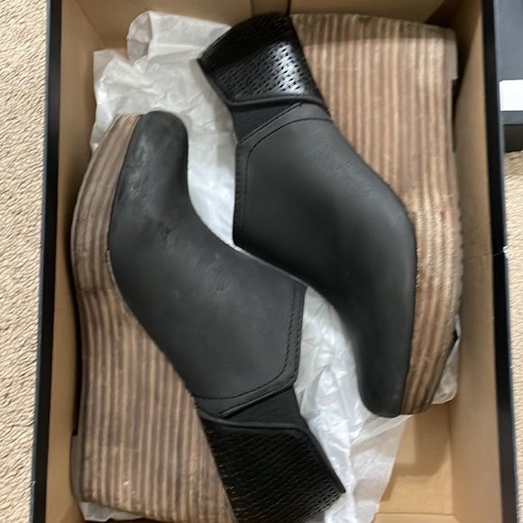 Comfy and stylish wedges by Dr. Scholl’s. - Picture 4 of 5